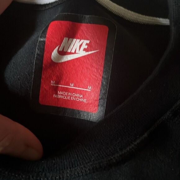 NIKE TECH SIZE MEDIUM CREWNECK SWEATSHIRT - Picture 3 of 4